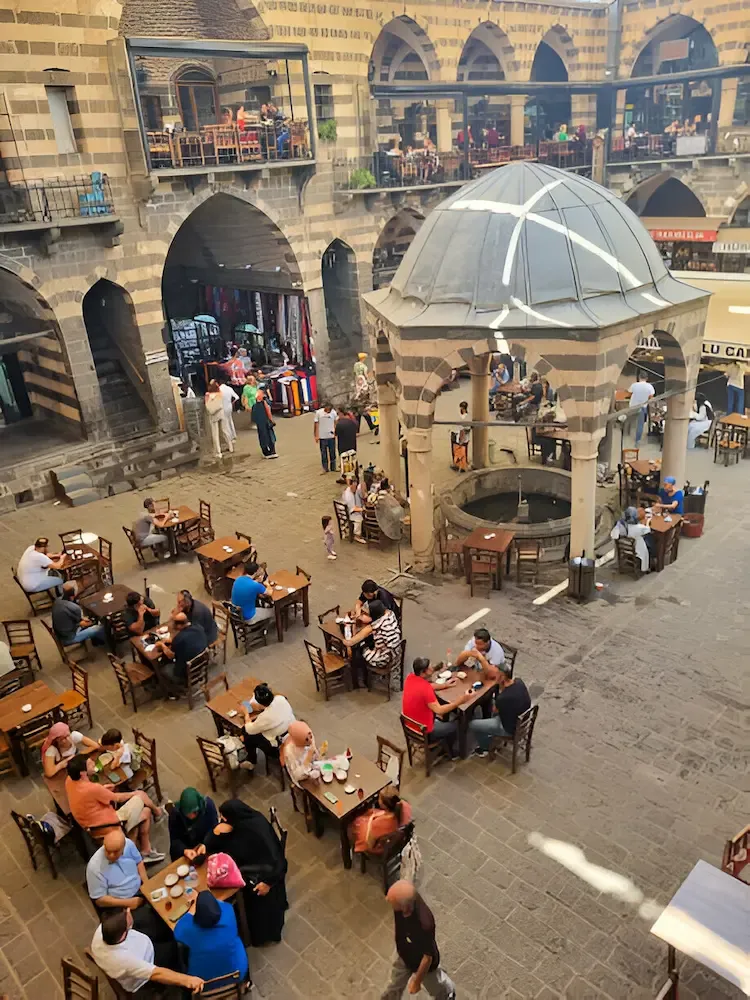 Diyarbakır çarşı manzarası