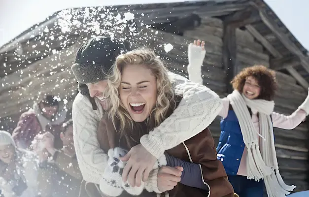 Hafta sonu kış tatiline çıkmış aile