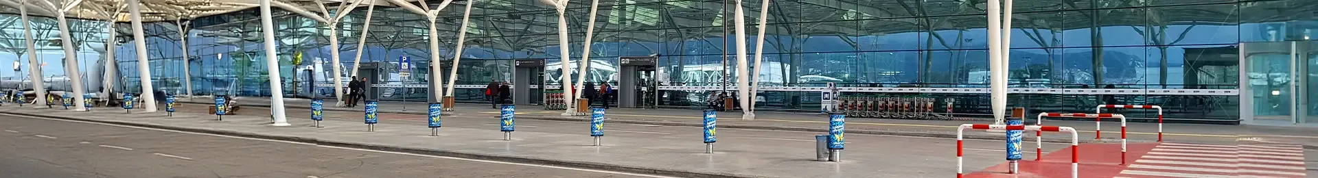 İzmir havalimanı dıştan görünüm