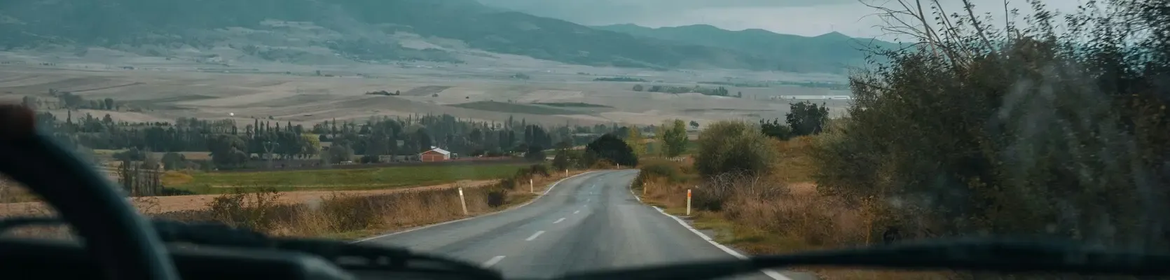 merzifon gezilecek yerler, yol manzarası, araba süren gezgin